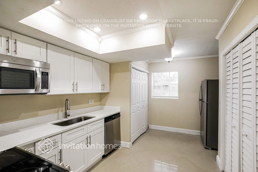 Building Photo - 1251 SW 9th Ave