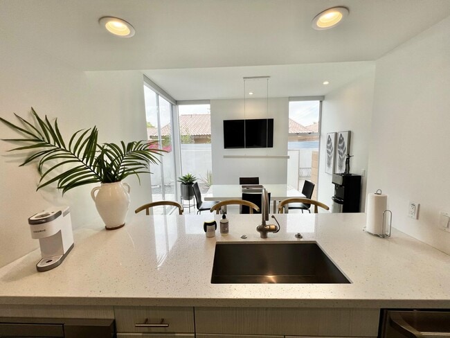 Building Photo - 73801 Shadow Mountain Dr