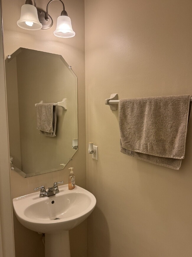 Building Photo - Spring Move in Special:  2nd month rent is FREE if you sign a lease before the end of July.