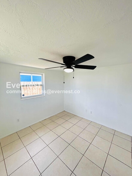 Building Photo - 3749 Beechwood Dr