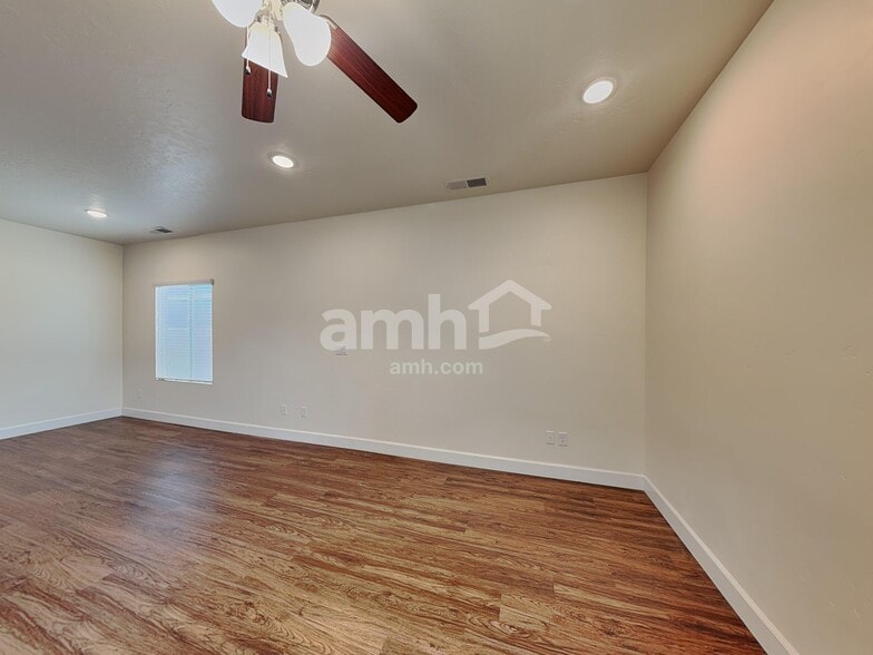 Building Photo - 5095 W Milliron Dr