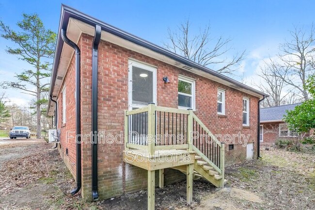 Building Photo - 908 Marsh St