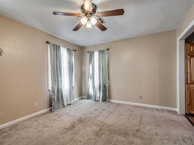 Building Photo - 211 W Dale St