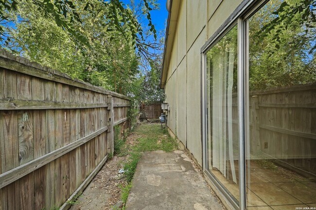 Building Photo - 8918 Fall River Dr