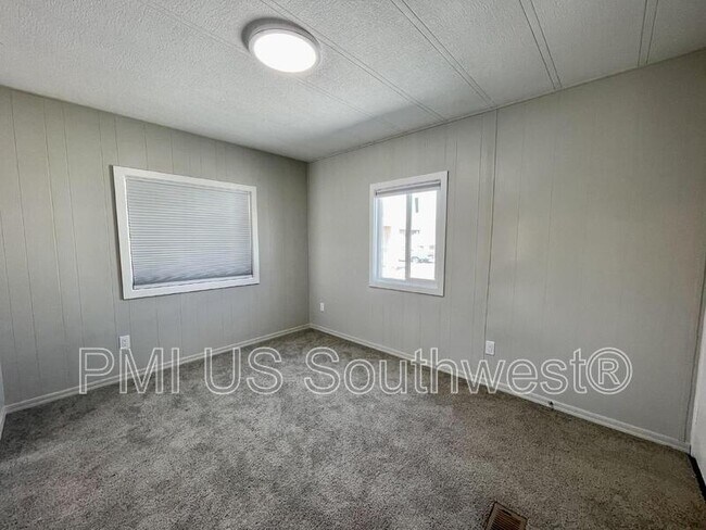 Building Photo - 437 Riverfront Dr