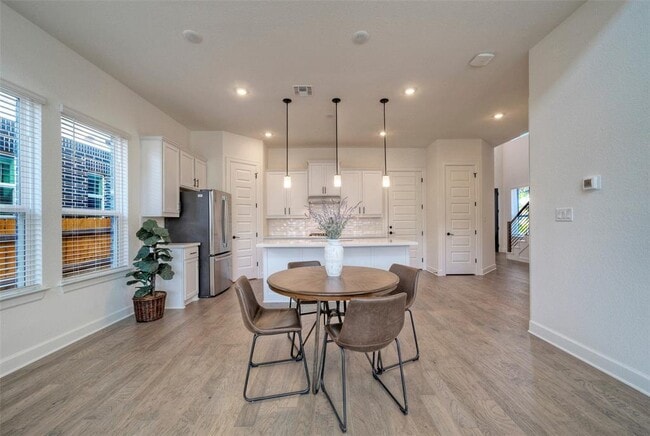 Building Photo - 245 Darley Oak Dr