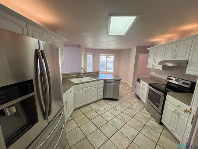 Building Photo - 721 Jeanie Dr