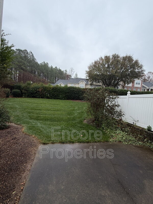 Building Photo - 6824 Middleboro Dr