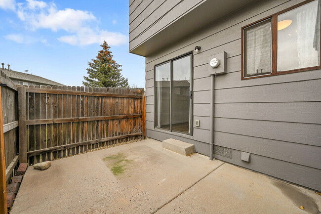 Building Photo - $1,595, 2-bed, 1.5 bath, located in Colorado Springs.