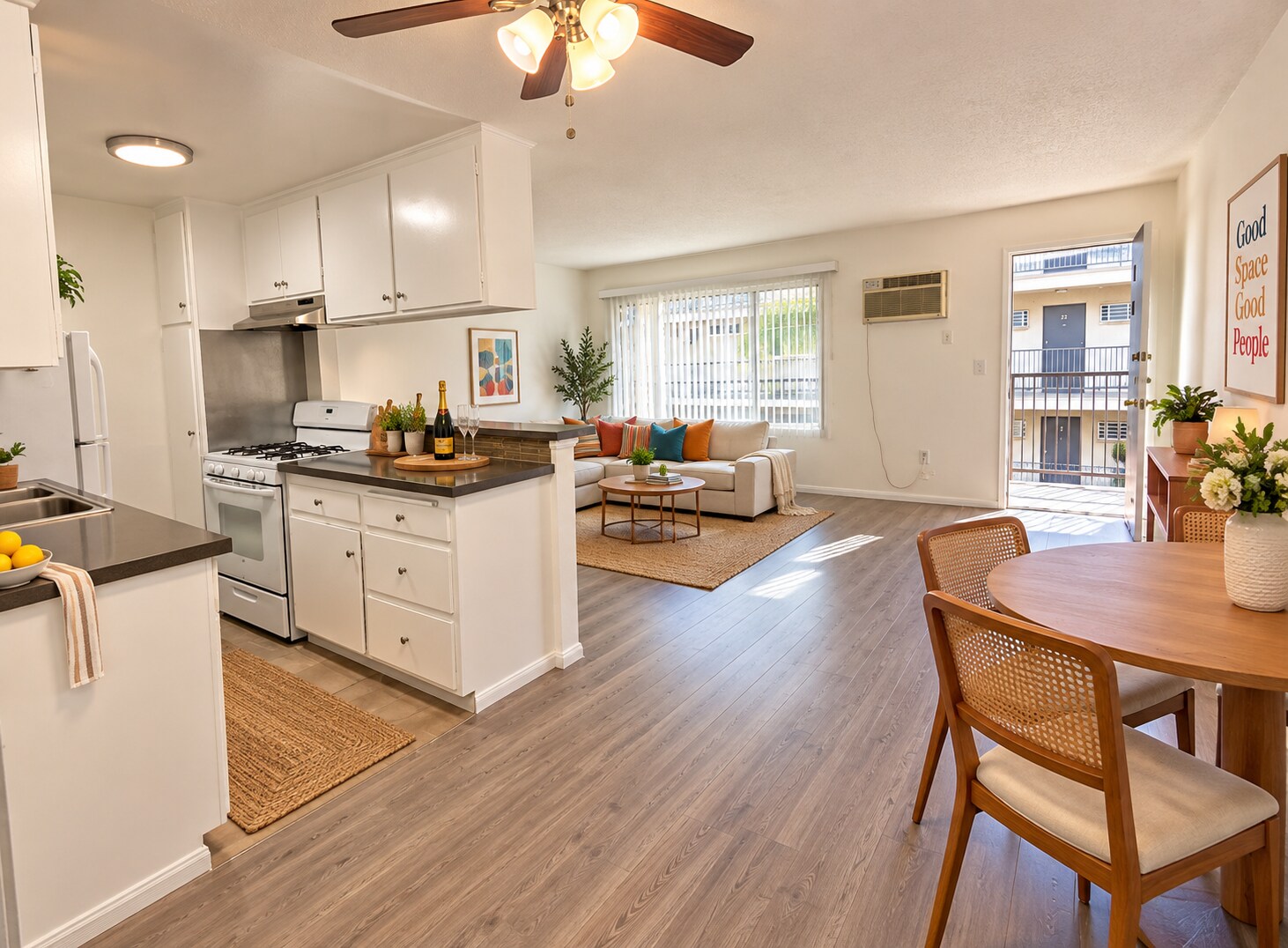 Building Photo - 3833 Mentone Ave