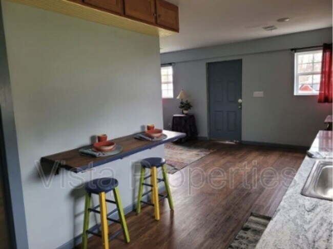 Building Photo - 40216