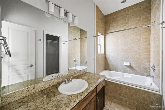 Building Photo - 2715 Mimosa St