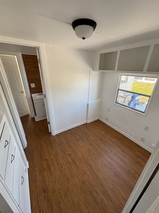 Building Photo - 2 bedroom 2 bath