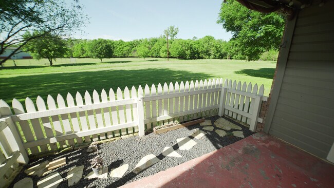 Building Photo - 1601 Faro Dr