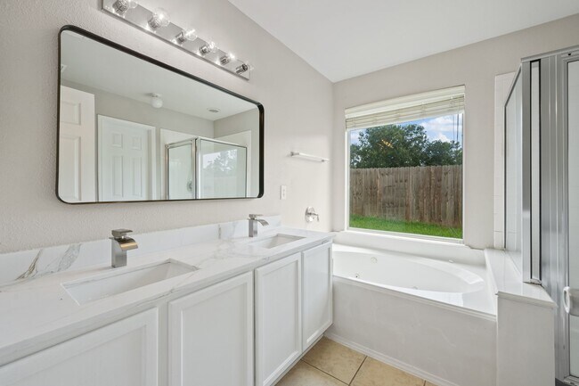 Building Photo - 2851 Sandberry Dr