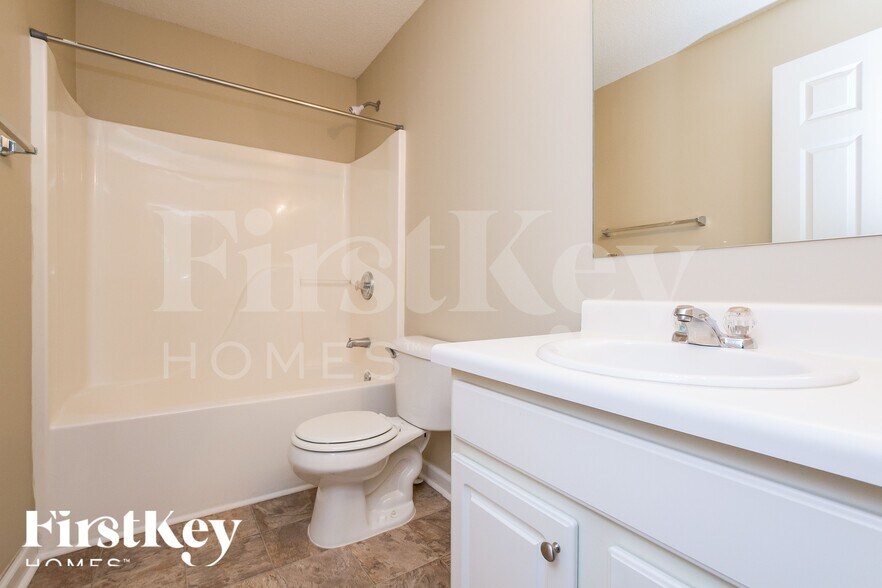 Building Photo - 3166 Redwood Run