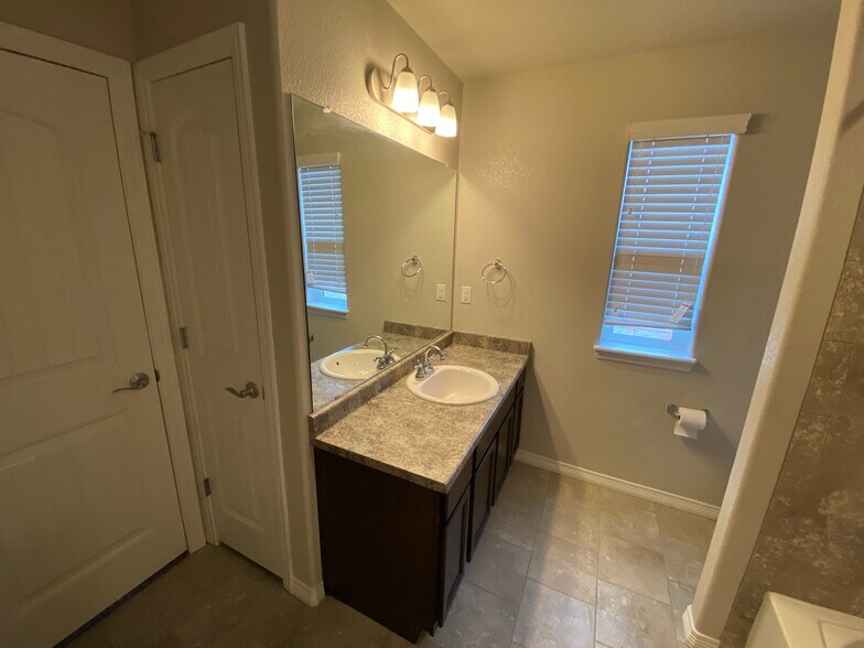 Building Photo - 6834 Mandan Dr