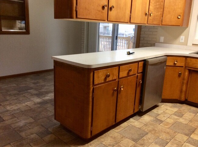 Building Photo - Cozy Single Family Home for Rent in Dickinson