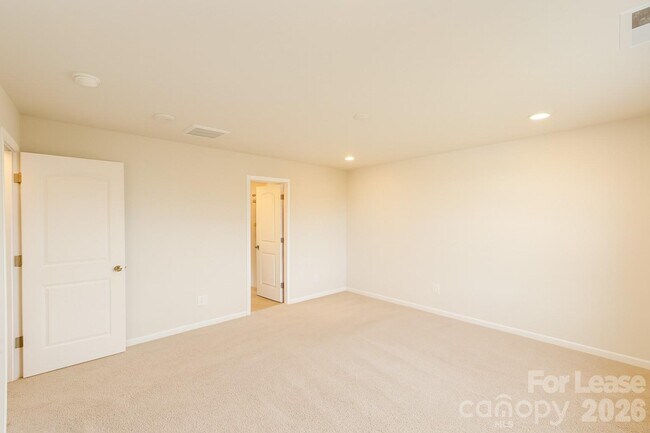 Building Photo - 6010 Walkers Run Dr