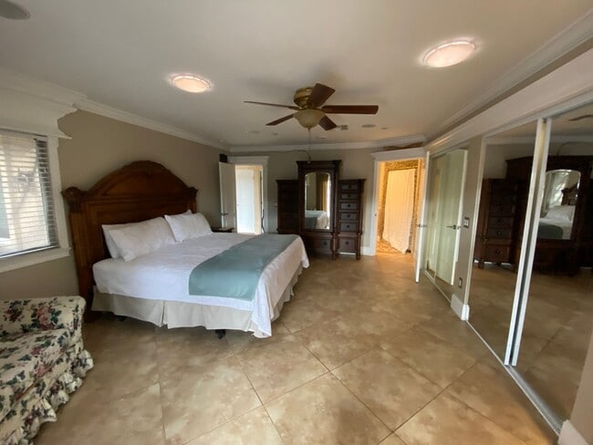 Building Photo - 561 Leisure World