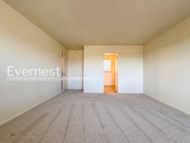 Building Photo - 3 Bed/2.5 Bath Home with Fenced Yard & Garage / Available Now!