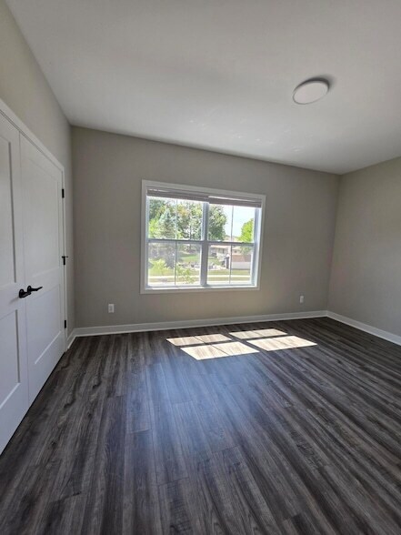 Building Photo - 8236 Oak Shade Cir