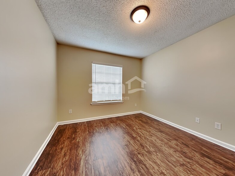 Building Photo - 5631 Ortega Park Blvd