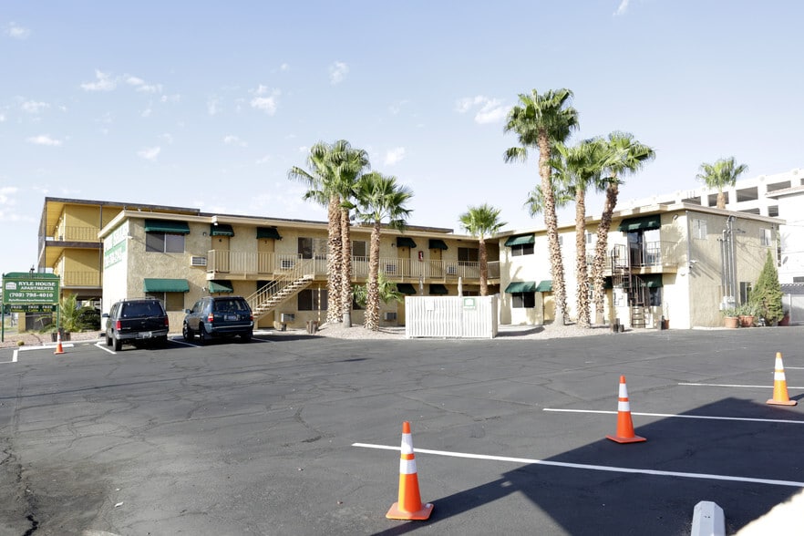 Kyle House Apartments 4815 Deckow Ln Las Vegas NV 89169 Apartment