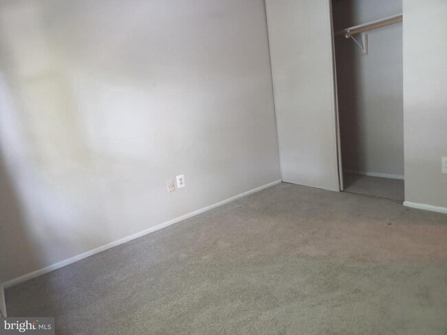 Building Photo - 403 Roberts Ln