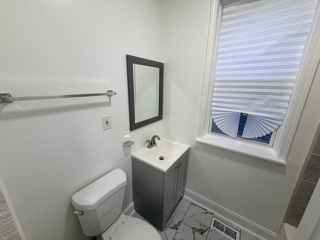 Building Photo - 7553 S Evans Ave