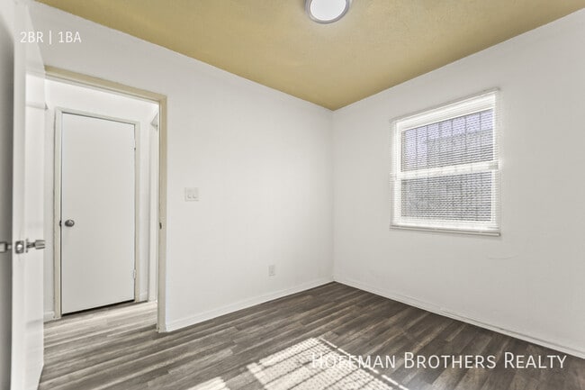 Building Photo - 8027 S. Broadway-6