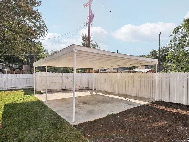 Building Photo - 138 Zapata St