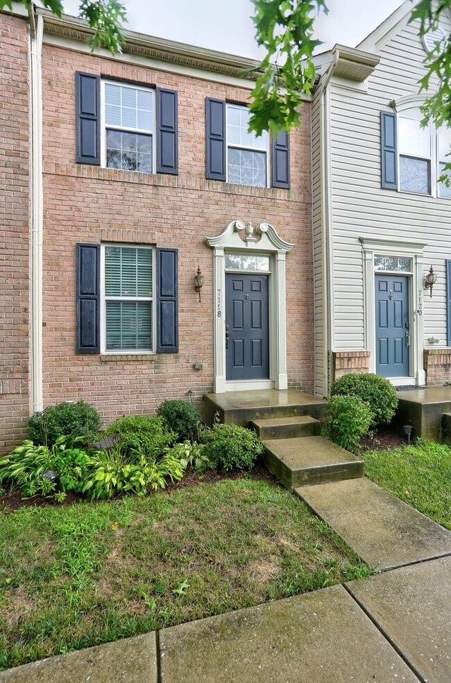 Building Photo - 3BR, 3BA, 1-Car Garage Townhome in Howard Square