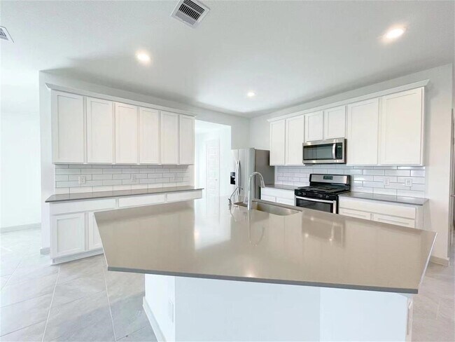 Building Photo - 28919 Yulee Mill Dr