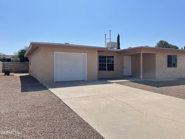 Building Photo - 1716 Dean Martin Dr