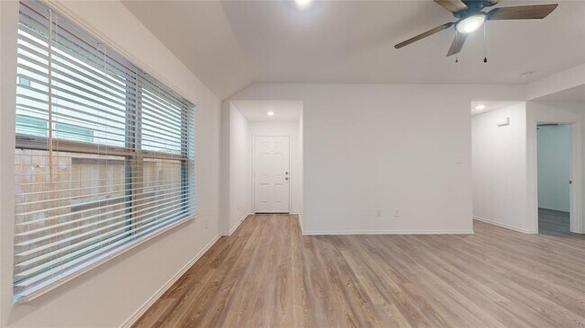 Building Photo - 1206 Silver Fir Ct