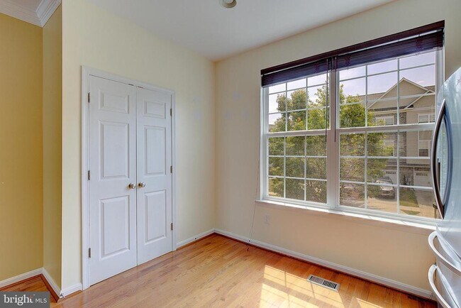 Building Photo - 105 Polo Way