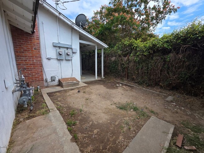 Building Photo - Bowen/Phelps Duplex