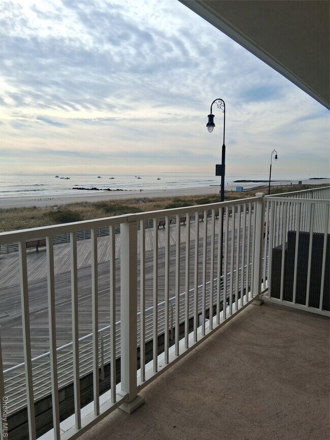 Building Photo - 250 Shore Rd