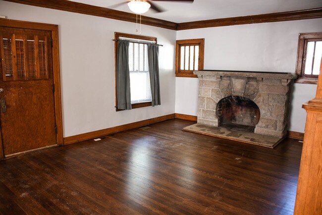 Building Photo - Beautiful Renovated 4 Bed 2 Bath Home