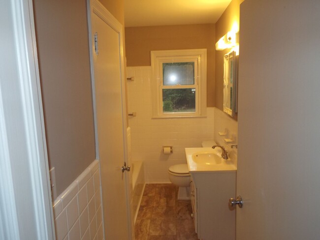 Building Photo - Convenient in Midtown!