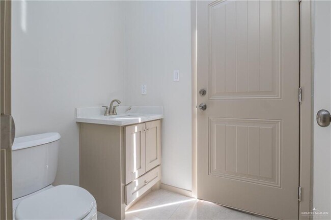 Building Photo - 22 Galveston Ave