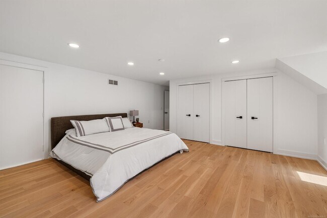 Building Photo - 300 Camelot Way
