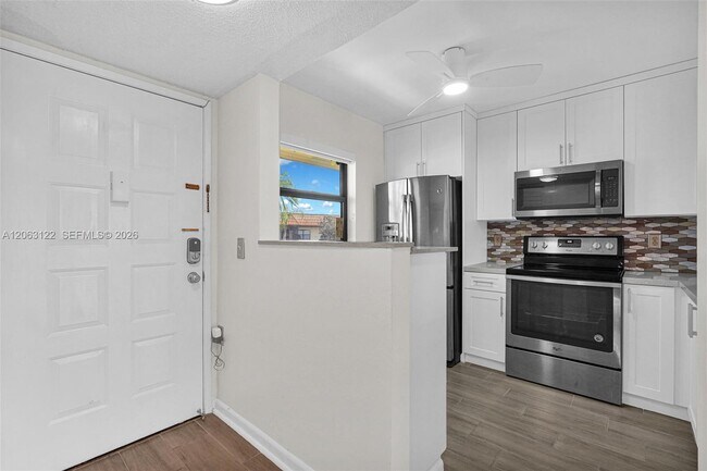 Building Photo - 7142 Golf Colony Ct