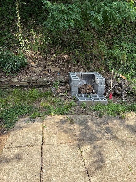 Building Photo - 645 Grandview Ave