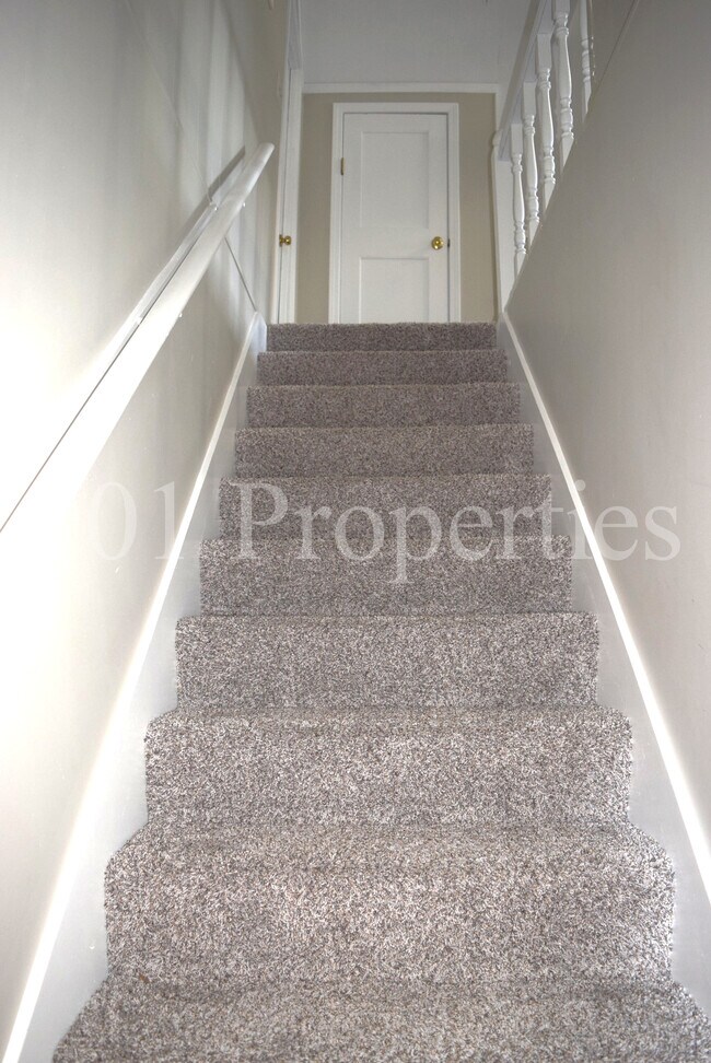 Building Photo - 2601 Camrose Cove
