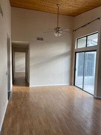 Building Photo - Beautiful 2 Bed 2 Bath condo in Pomona