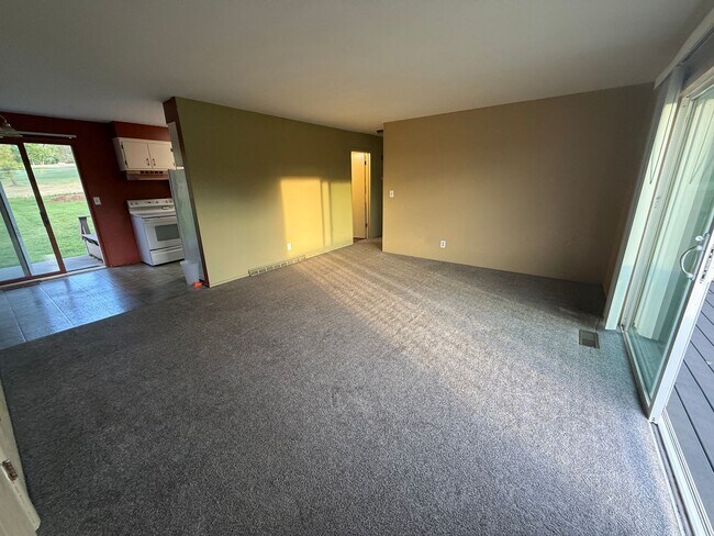Building Photo - 800 Whitaker Dr