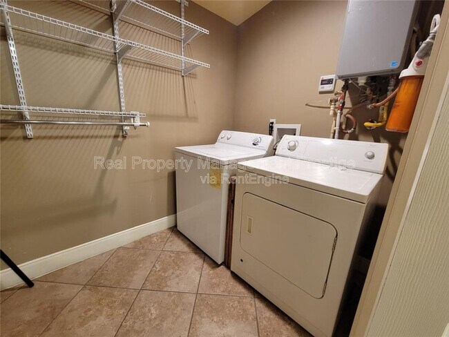 Building Photo - 2419 Stonecrest Dr