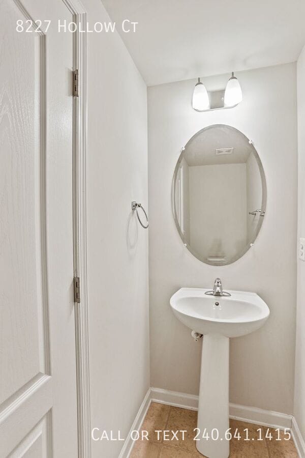 Building Photo - 8227 Hollow Ct